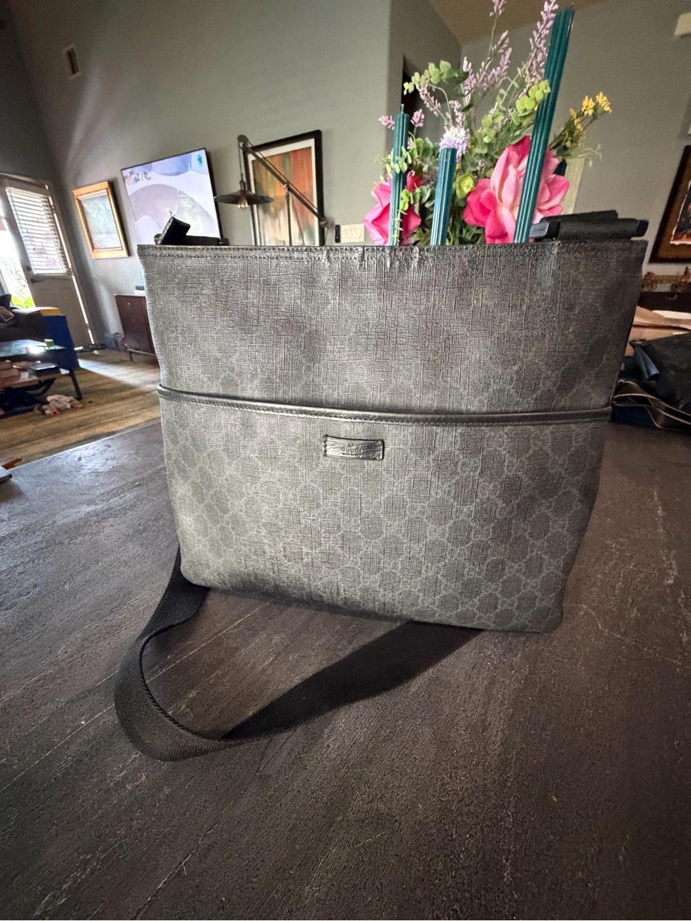Gucci GG Supreme Canvas Monogram Messenger Bag in black/grey